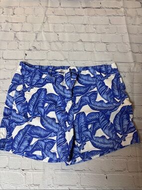 Vineyard Vines Blue and White Tropical Leaf Women's Shorts (0002)